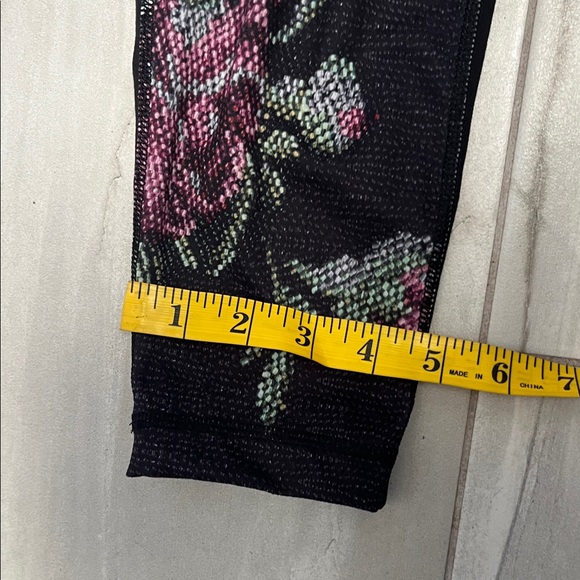 Lululemon Athletica Black w/flowers Leggings - Picture 4 of 6